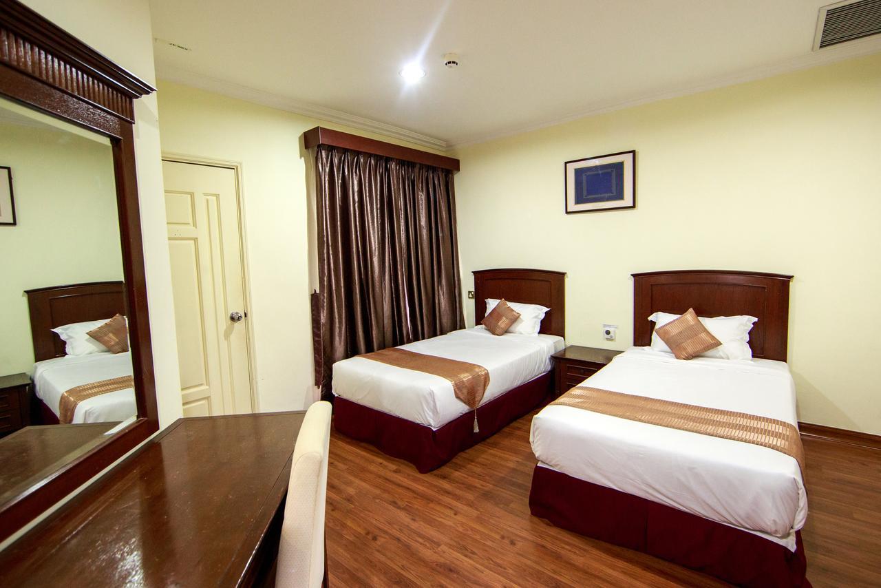 Grand Deluxe Three-Bedroom Apartment