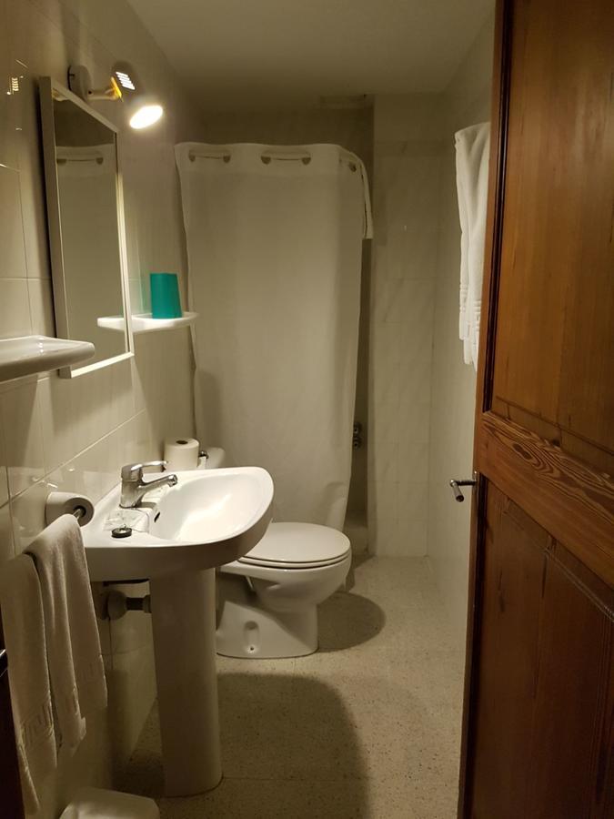Twin Room Bathroom,601006419:JPEG
