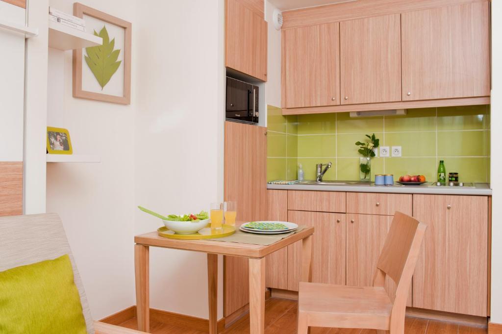 One-Bedroom Apartment,402116814:JPEG