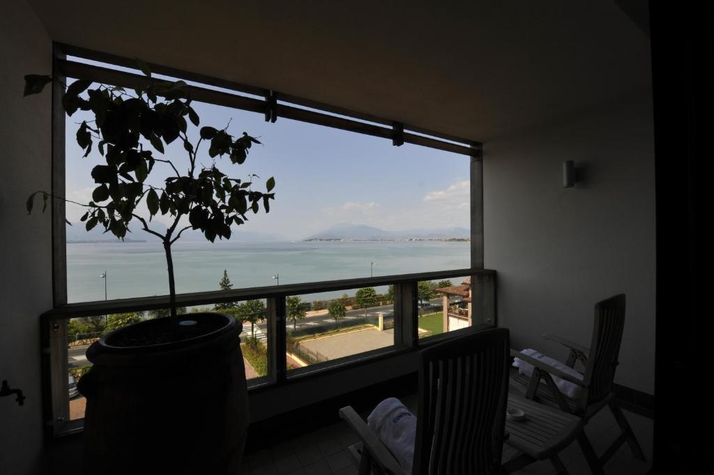 Standard Room Lake View Spa Access,63089176:JPEG