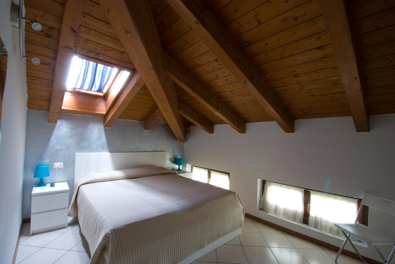 One-Bedroom Apartment Attic,1111520211:JPEG