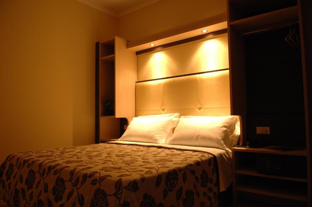 Double Room with Balcony,951617170:JPEG