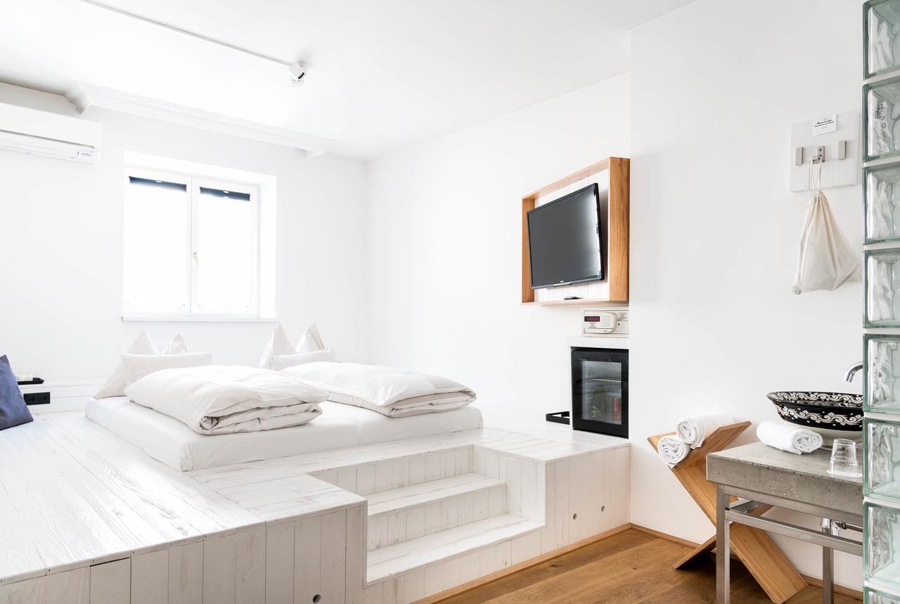 Tiny Independent Room,1654245667:JPEG