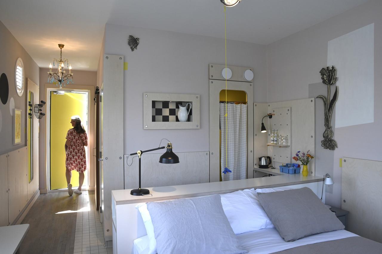 Large Double Room / Floating Room