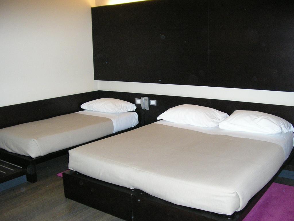 Triple Room,67234213:JPEG