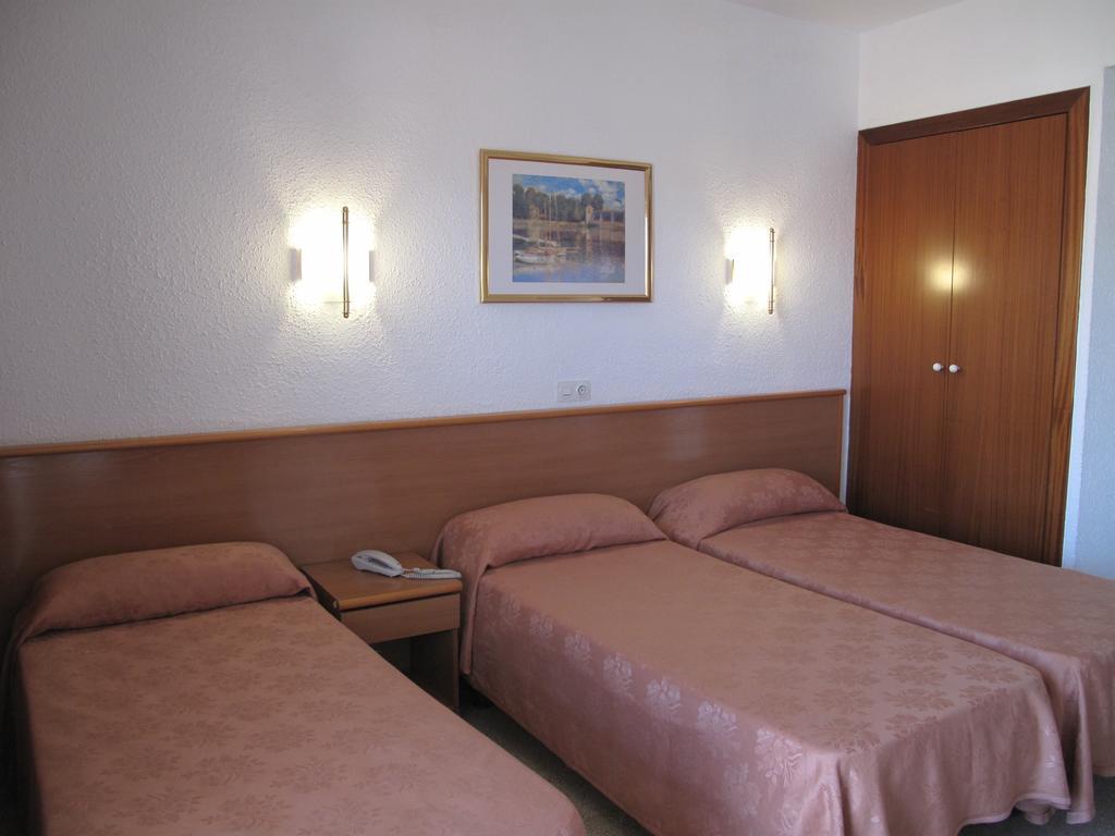 Family Room,1196974387:JPEG