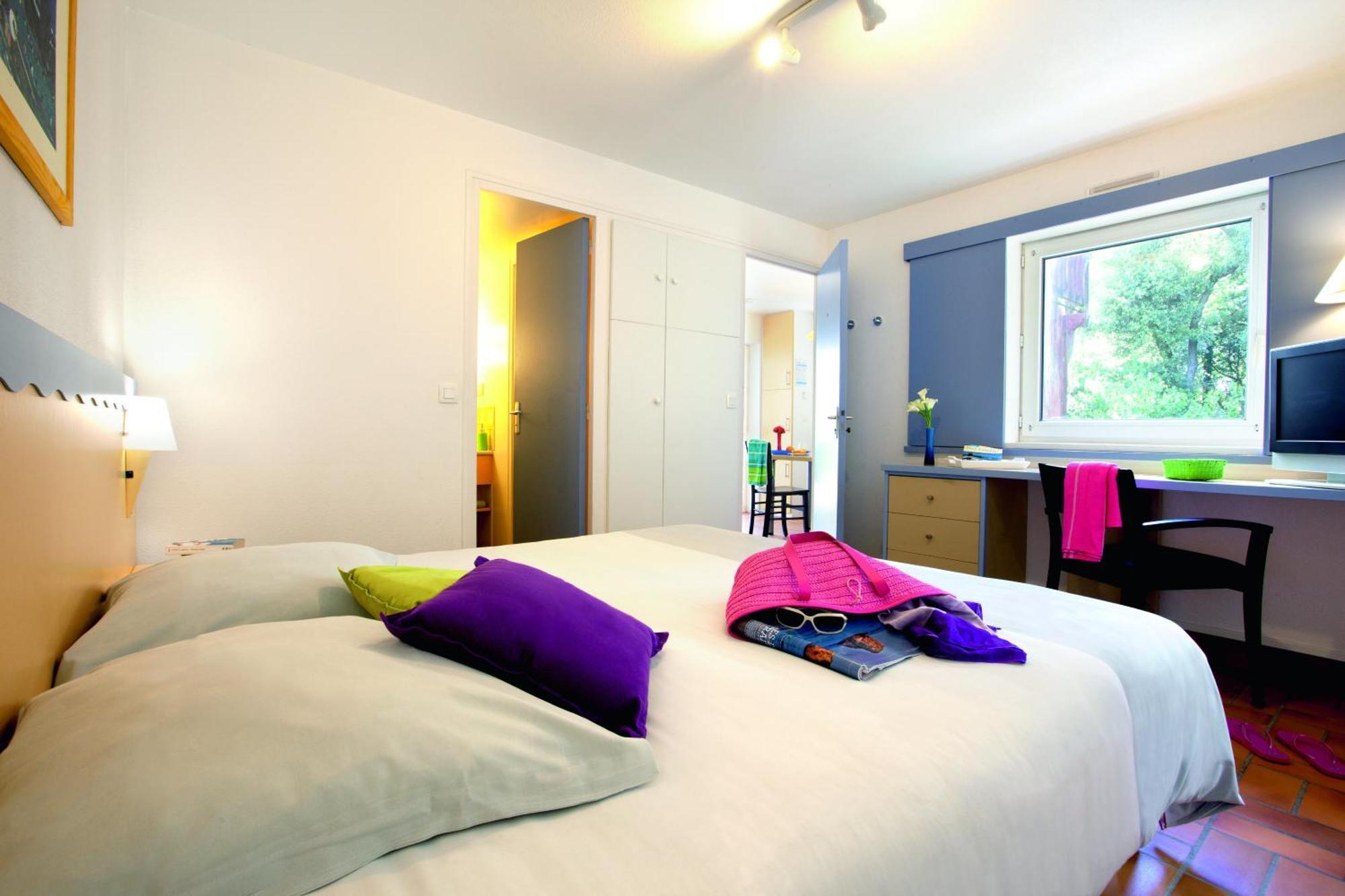 One-Bedroom Apartment,679799895:JPEG