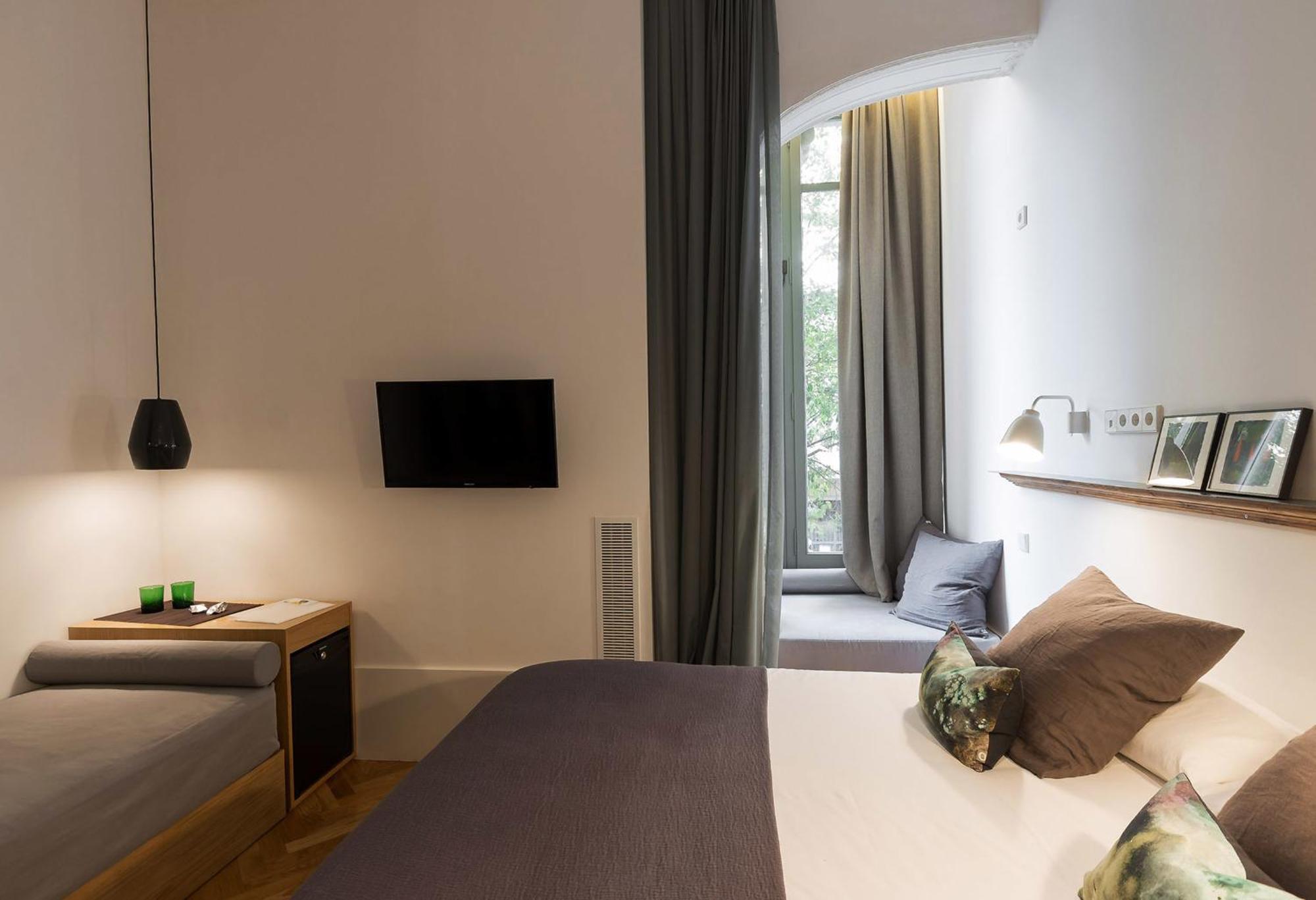 Large Double Room,684041637:JPEG