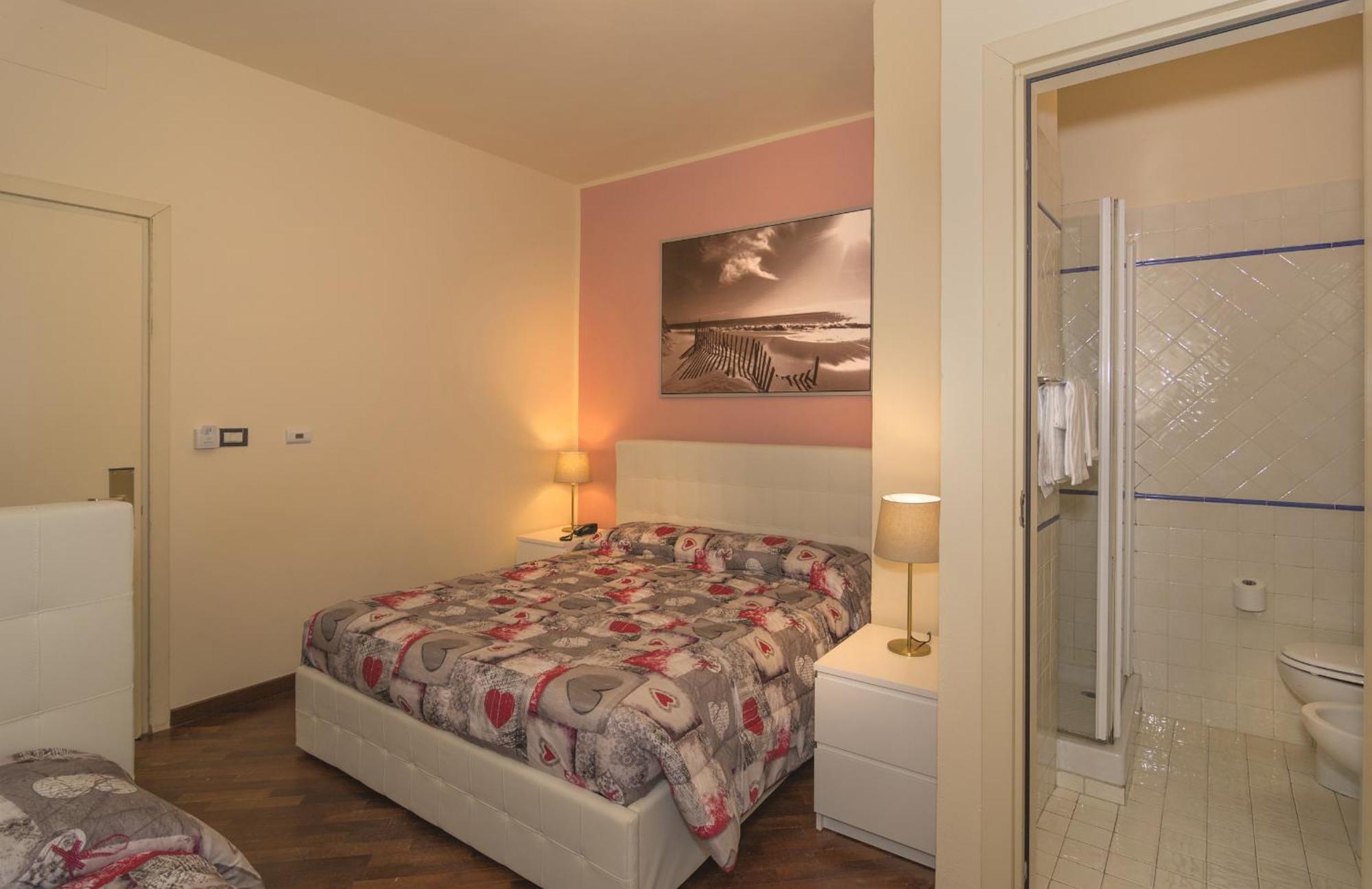 Triple Room,684484440:JPEG