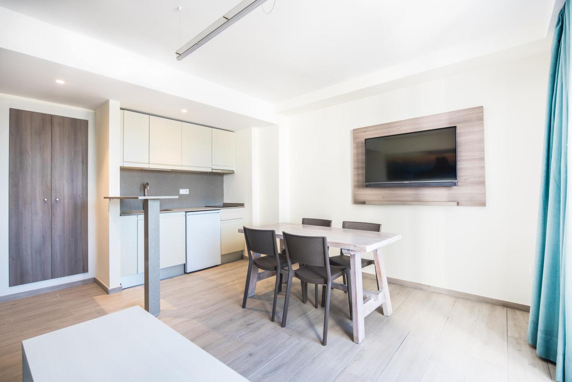 One-Bedroom Apartment,692442555:JPEG