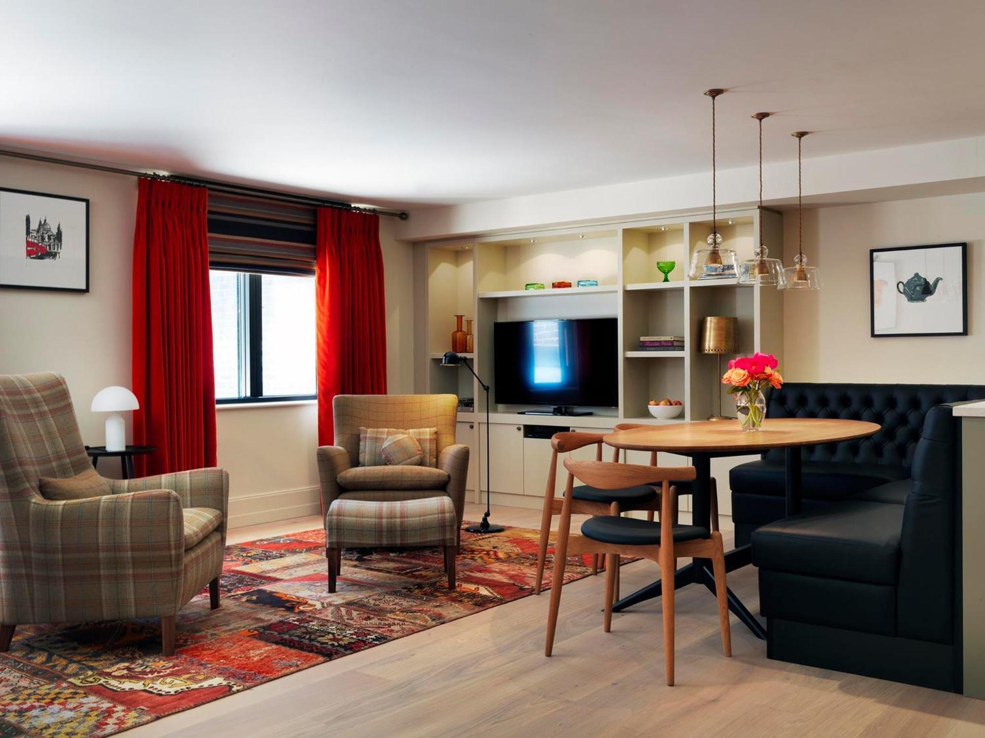 Deluxe Two-Bedroom Apartment
