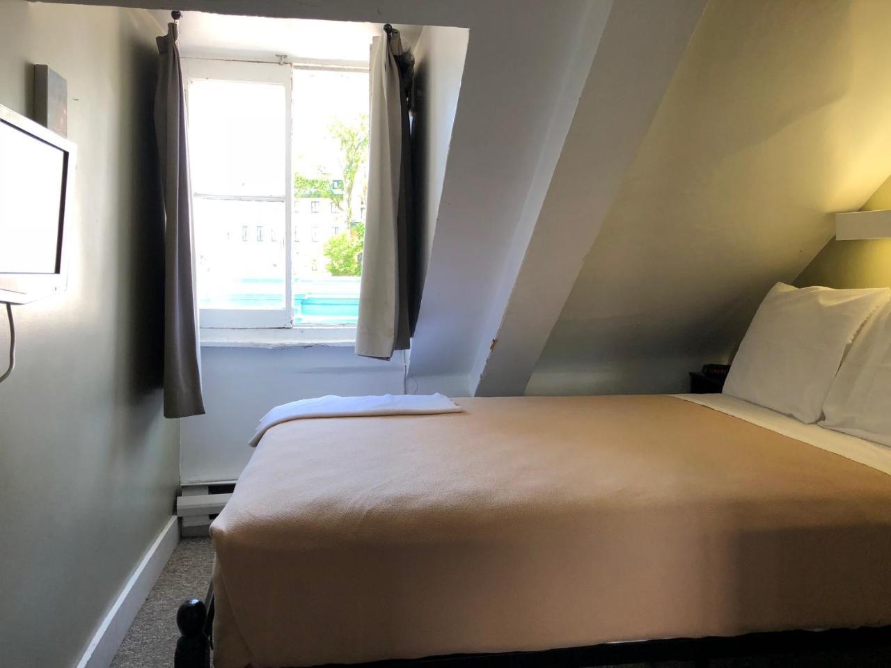 Single Room with Shared Bathroom,697181751:JPEG