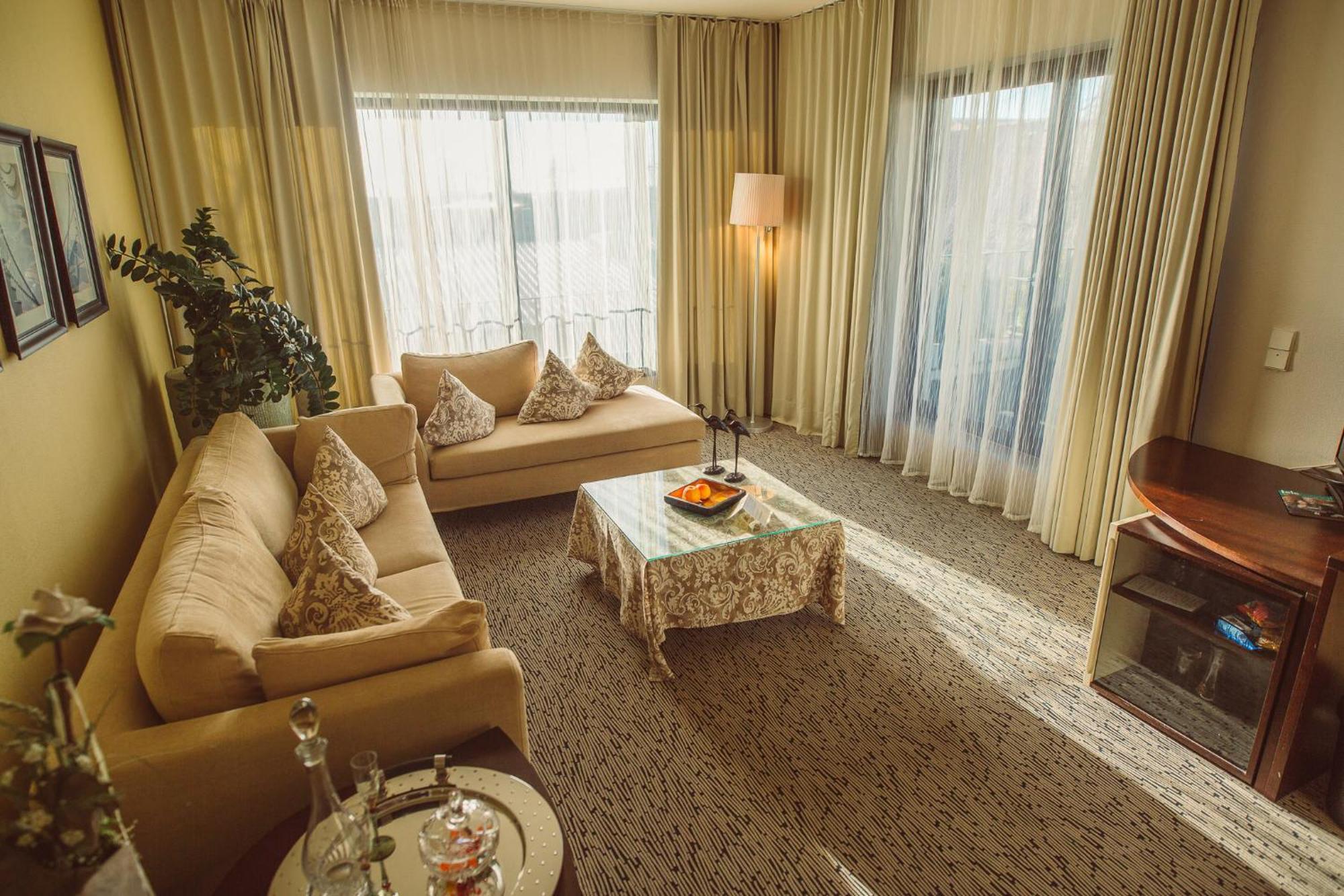 Standard Double Suite,715138672:JPEG