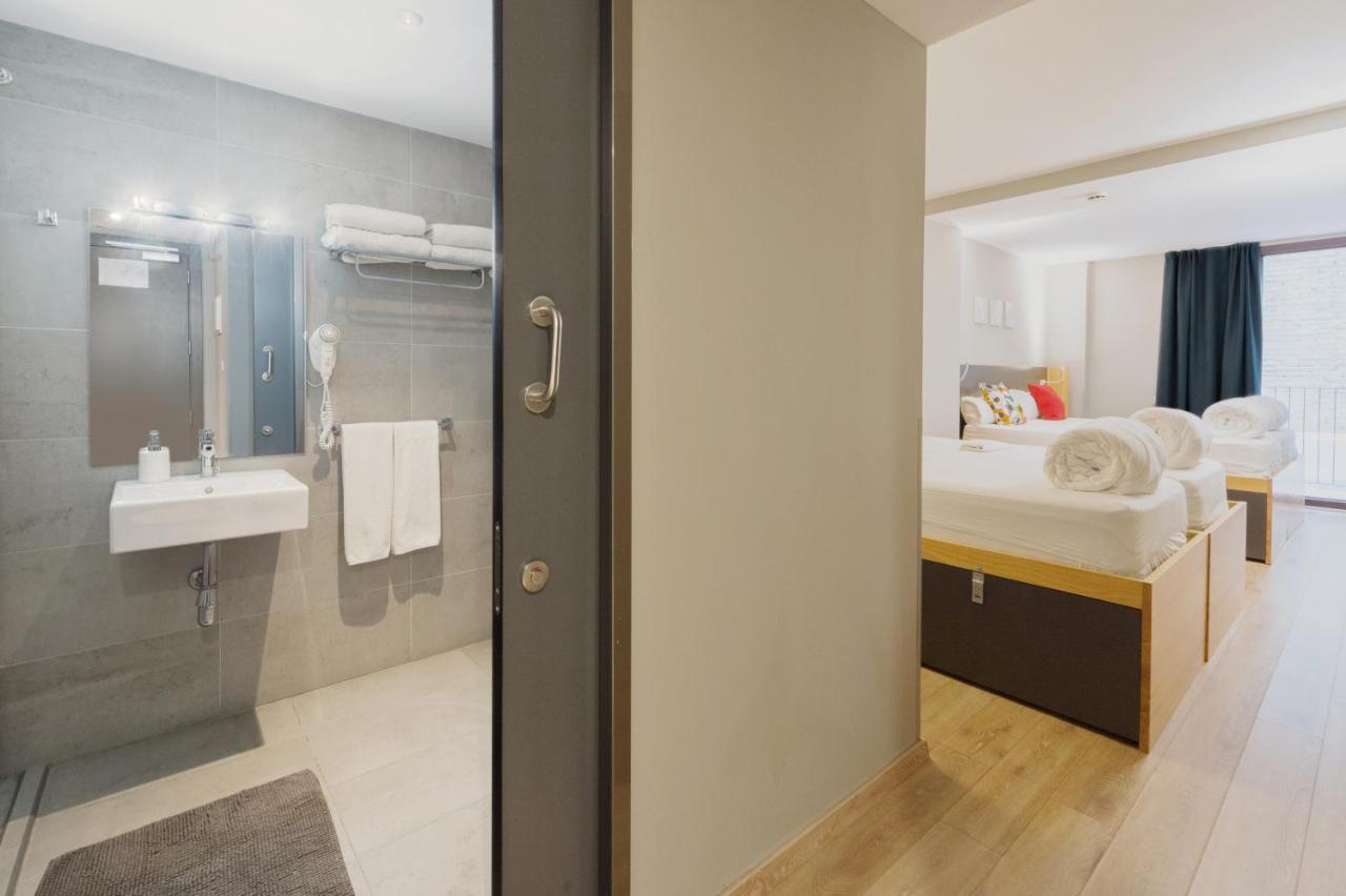 Quadruple Room Bathroom