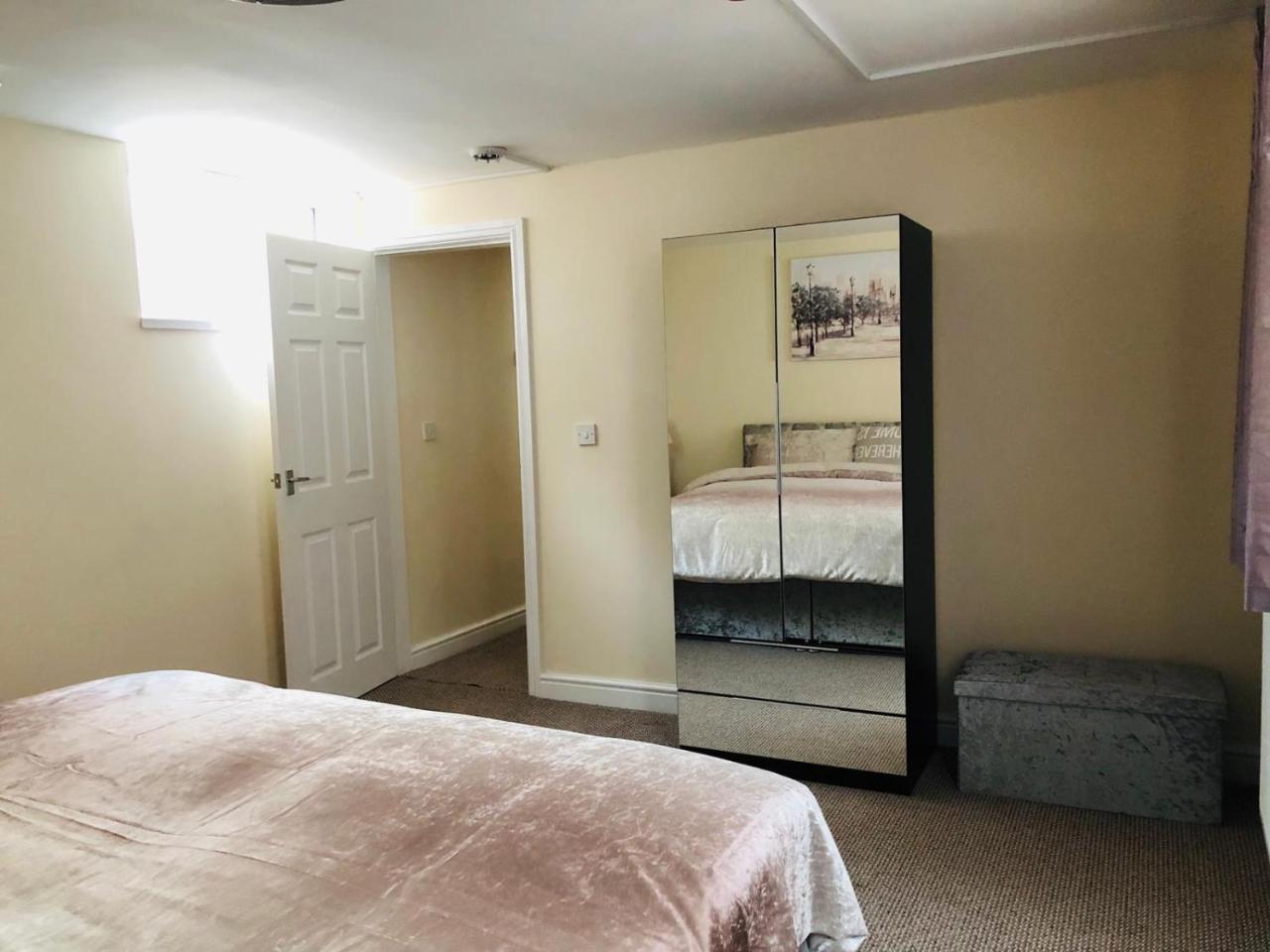 One-Bedroom Apartment,763777897:JPEG