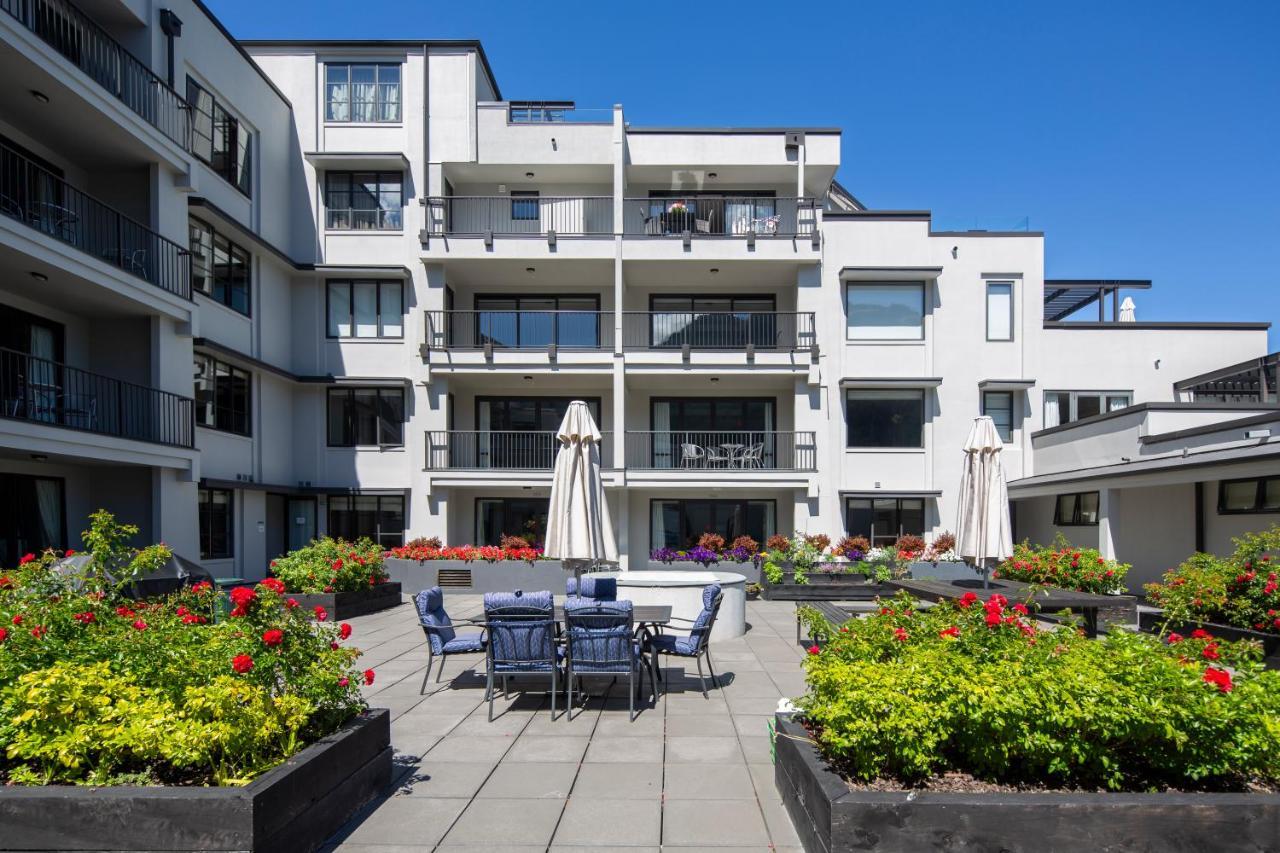 Two-Bedroom Apartment Courtyard,1553830516:JPEG