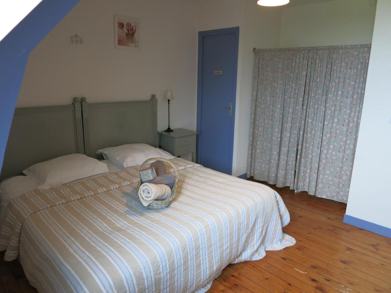 Twin Room,779185479:JPEG