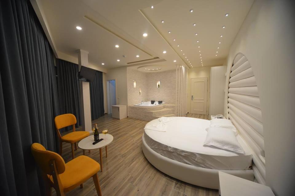 Superior King Suite,649657386:JPEG