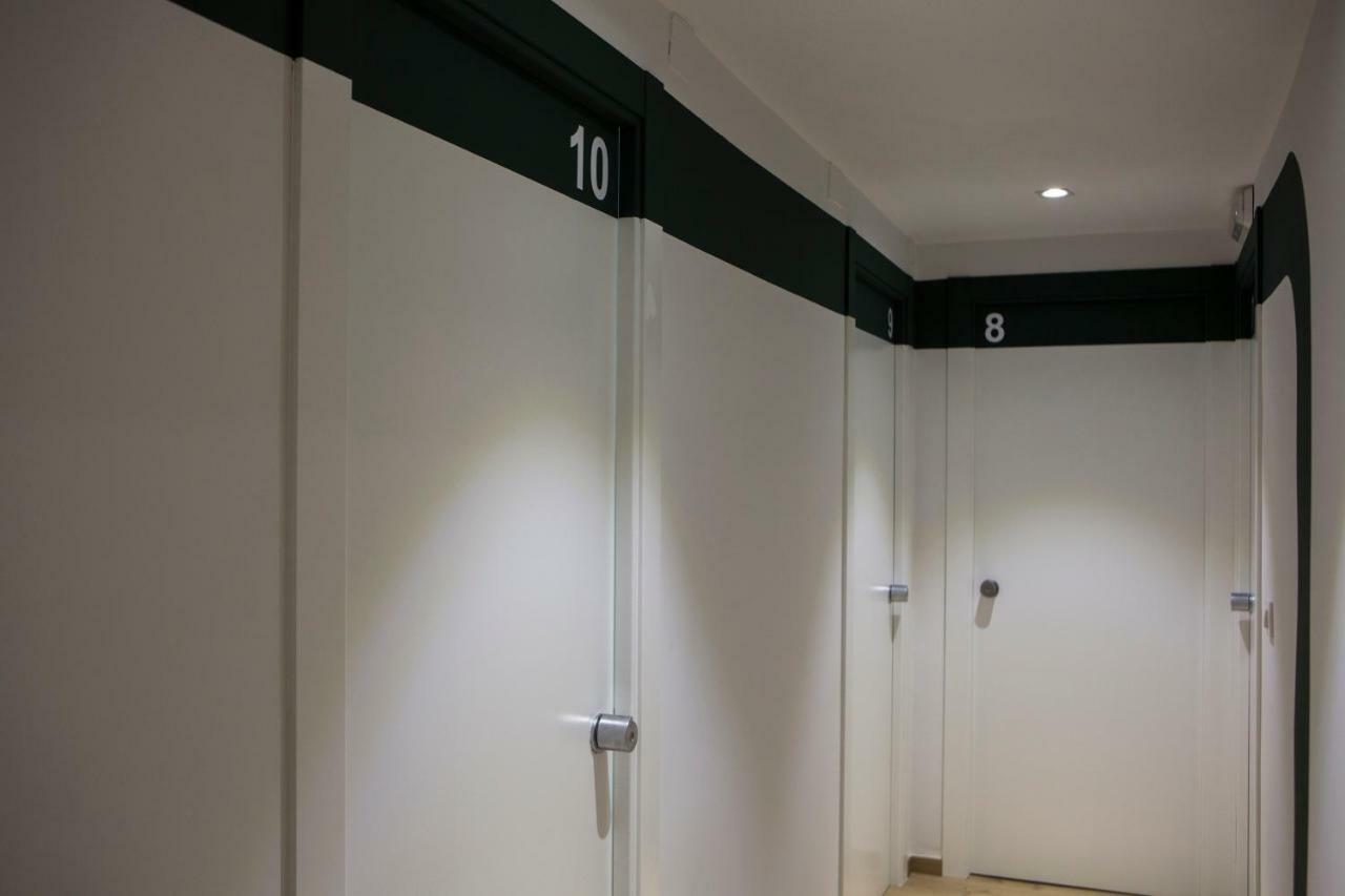 Twin Room Private External Bathroom,1580981065:JPEG