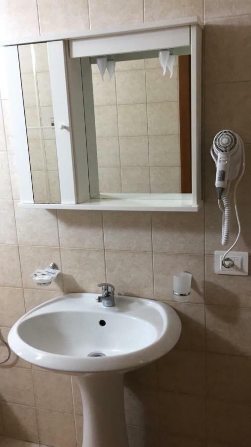 Triple Room Private Bathroom,792197082:JPEG