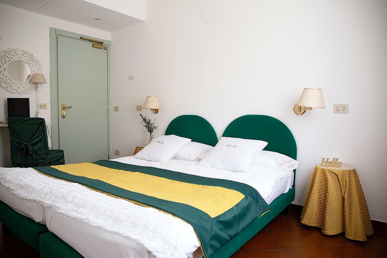 Economy Double or Twin Room,811969584:JPEG