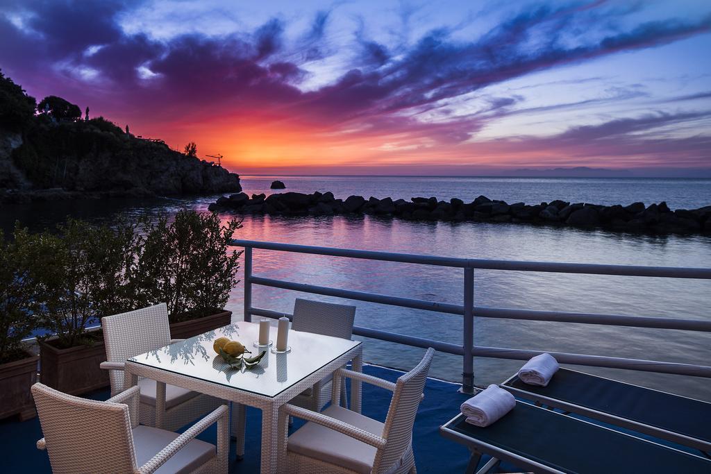 Luxury One-Bedroom Apartment Sea View,81261582:JPEG