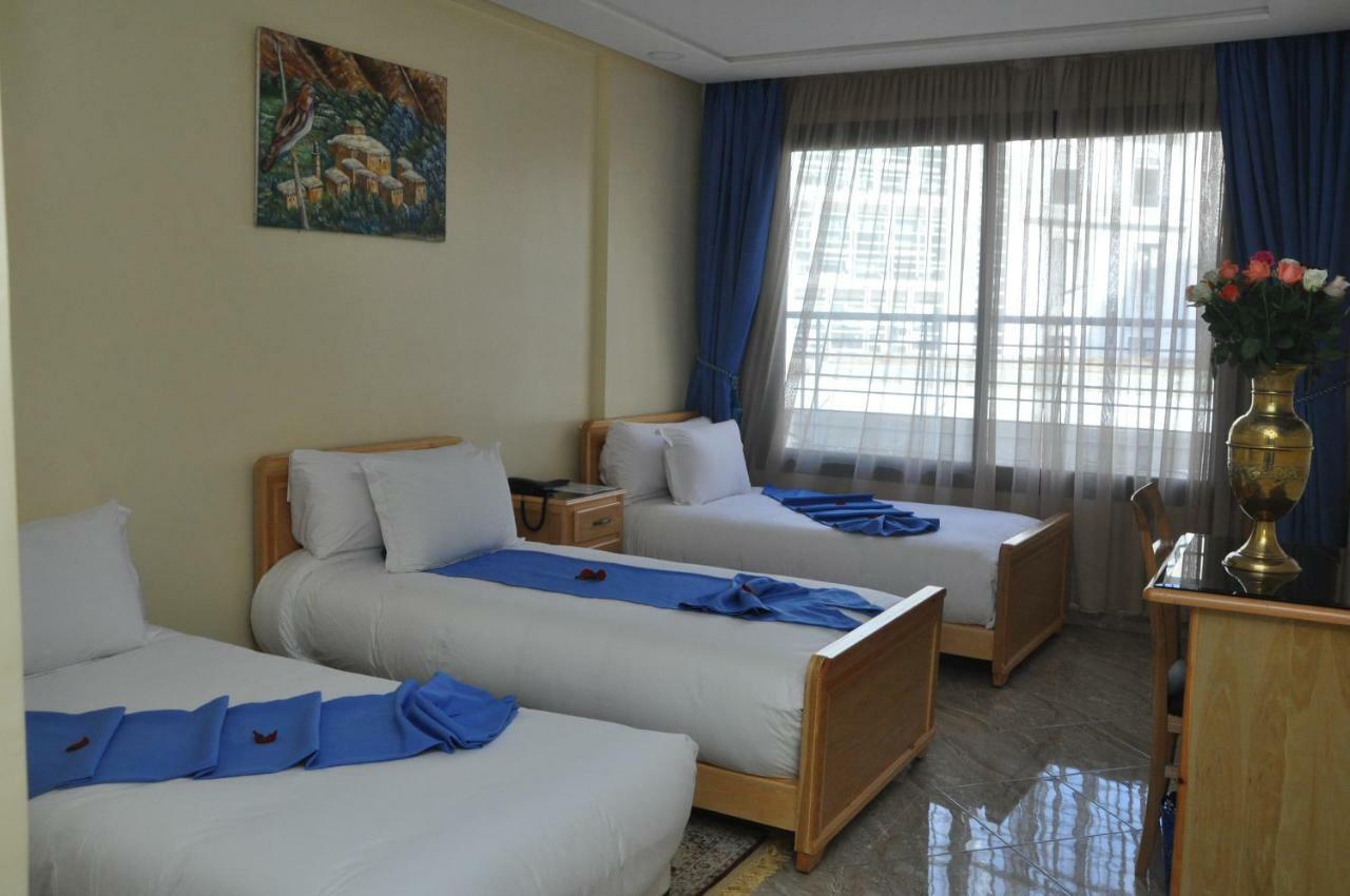 Triple Room,885893809:JPEG