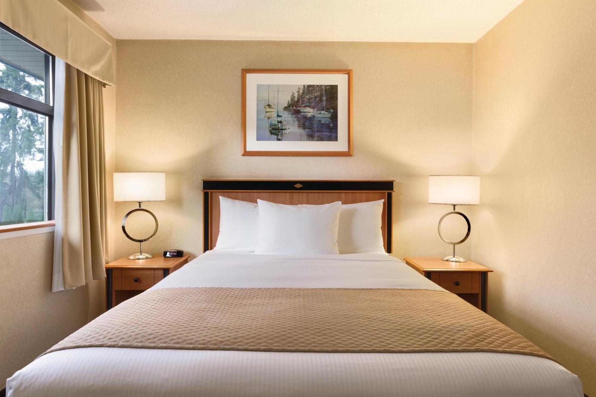 One Queen Bed with Kitchenette