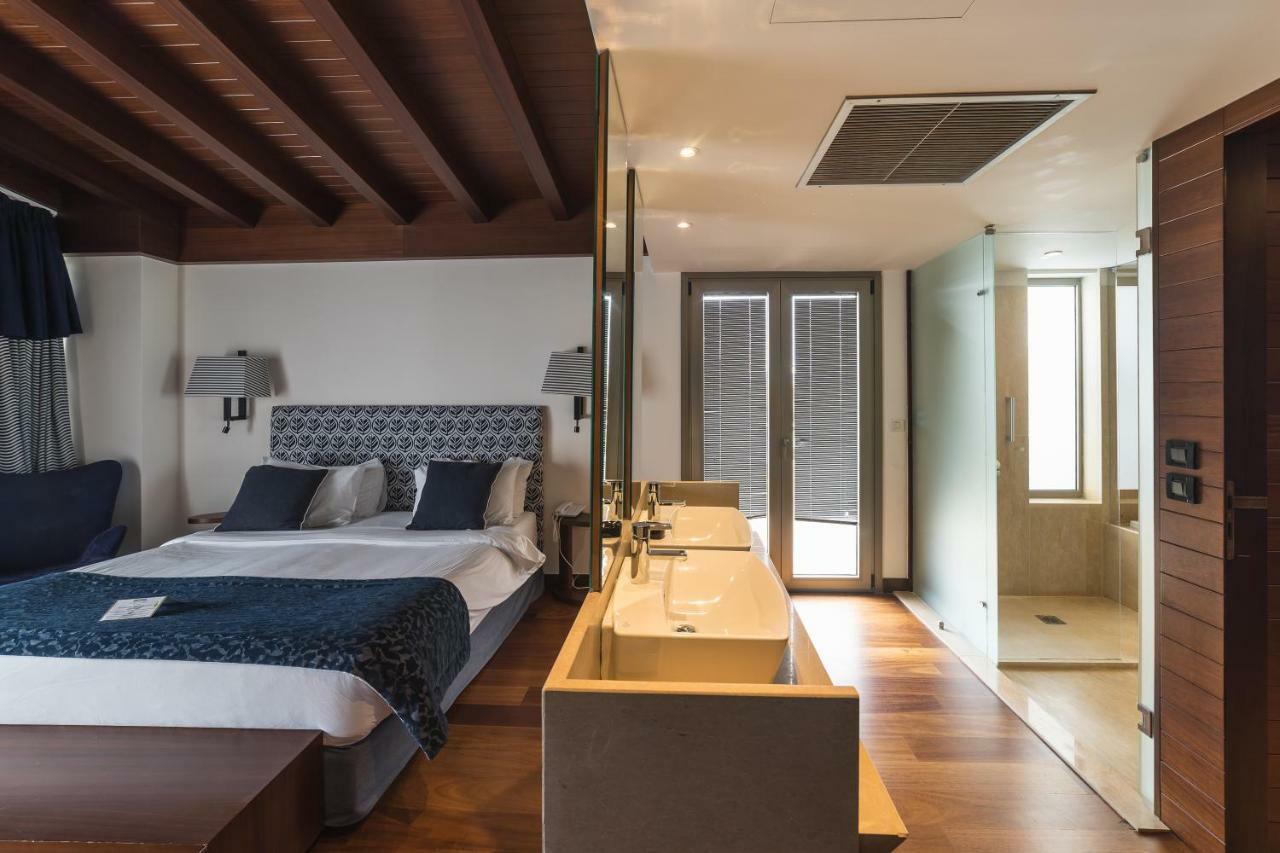 One-Bedroom Suite with Sea View,831376679:JPEG