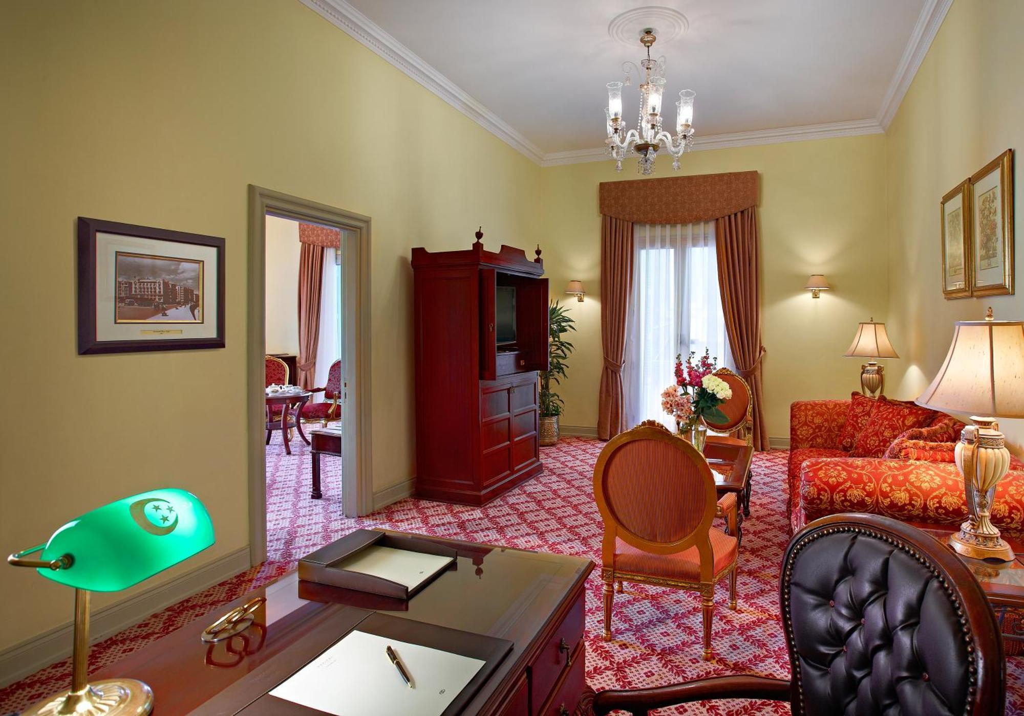 Executive Suite,104814848:JPEG