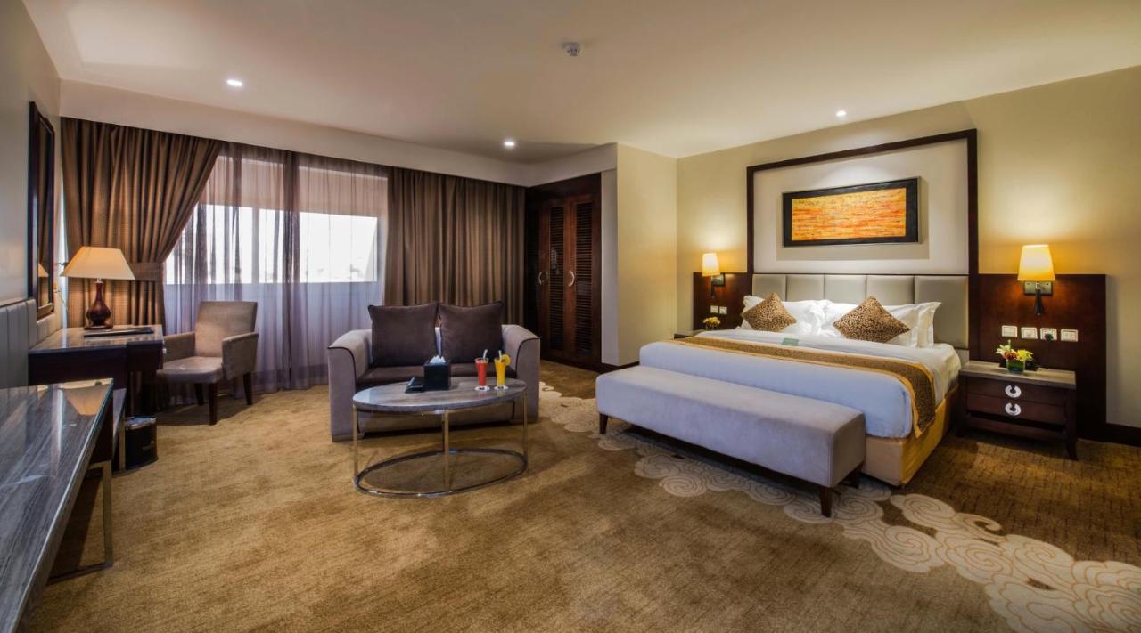 Three-Bedroom Suite,918279847:JPEG