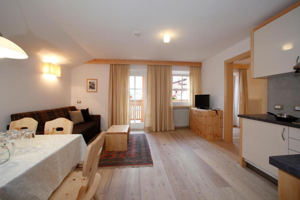 Deluxe Apartment,698875098:JPEG