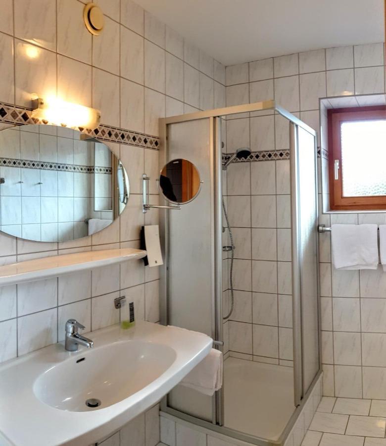 One-Bedroom Apartment,977627770:JPEG