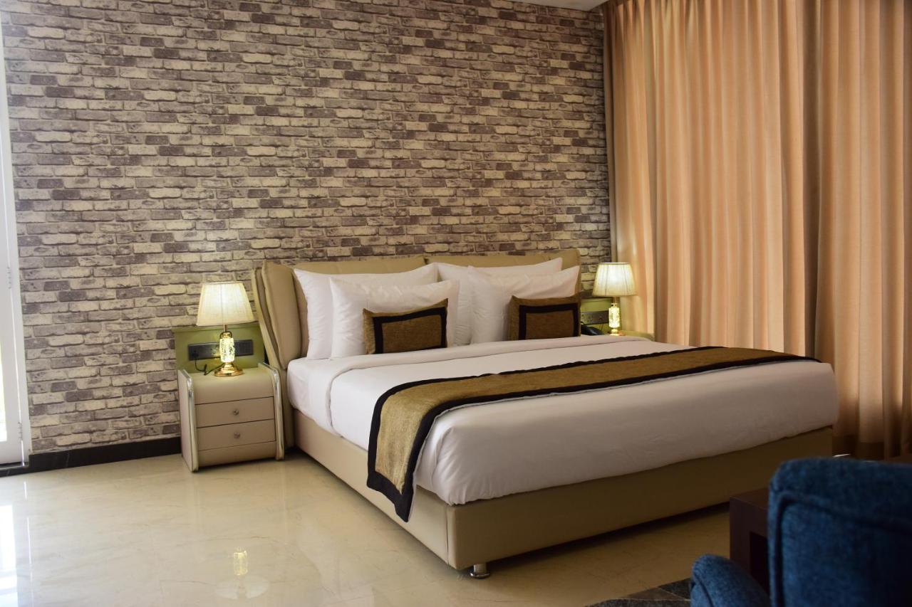 Family Suite Hot Tub Early Check & Late Check-out on Availability,979907116:JPEG