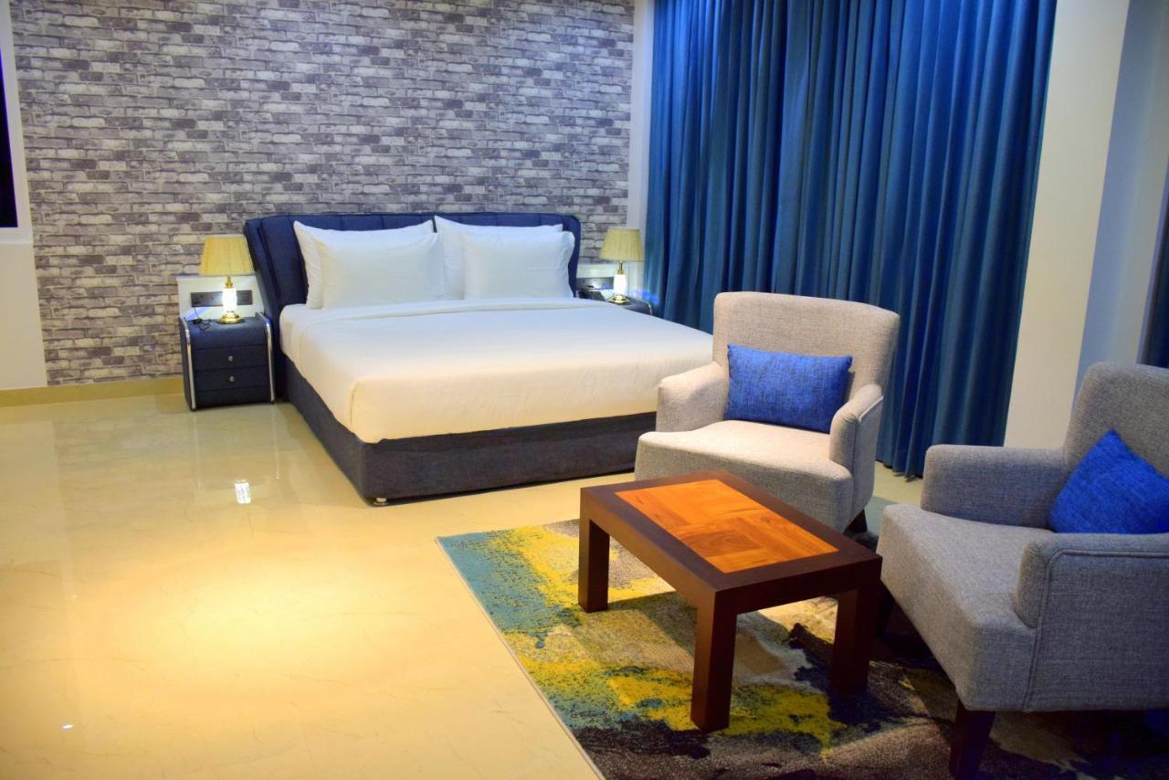 Family Suite Hot Tub Early Check & Late Check-out on Availability,985236283:JPEG