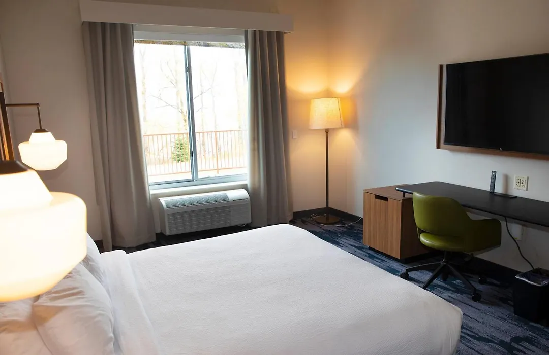 Fairfield Inn & Suites Marquette-1