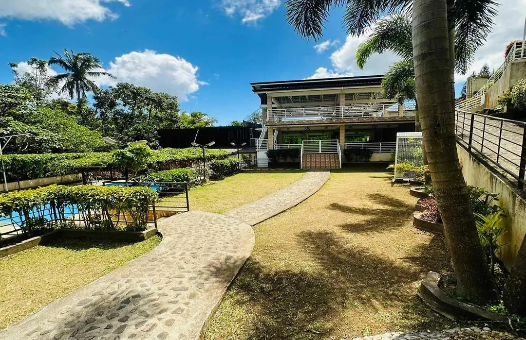 Oyo 1067 Villa Sofia At Silang-1