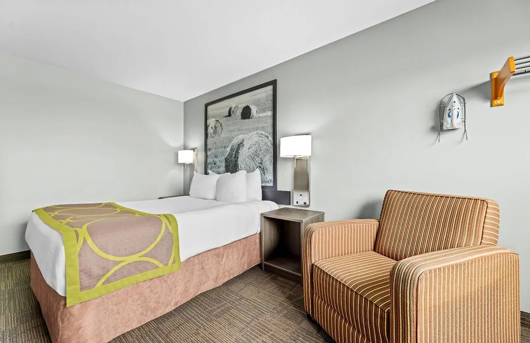 Super 8 By Wyndham Saskatoon Near Saskatoon Airport-1