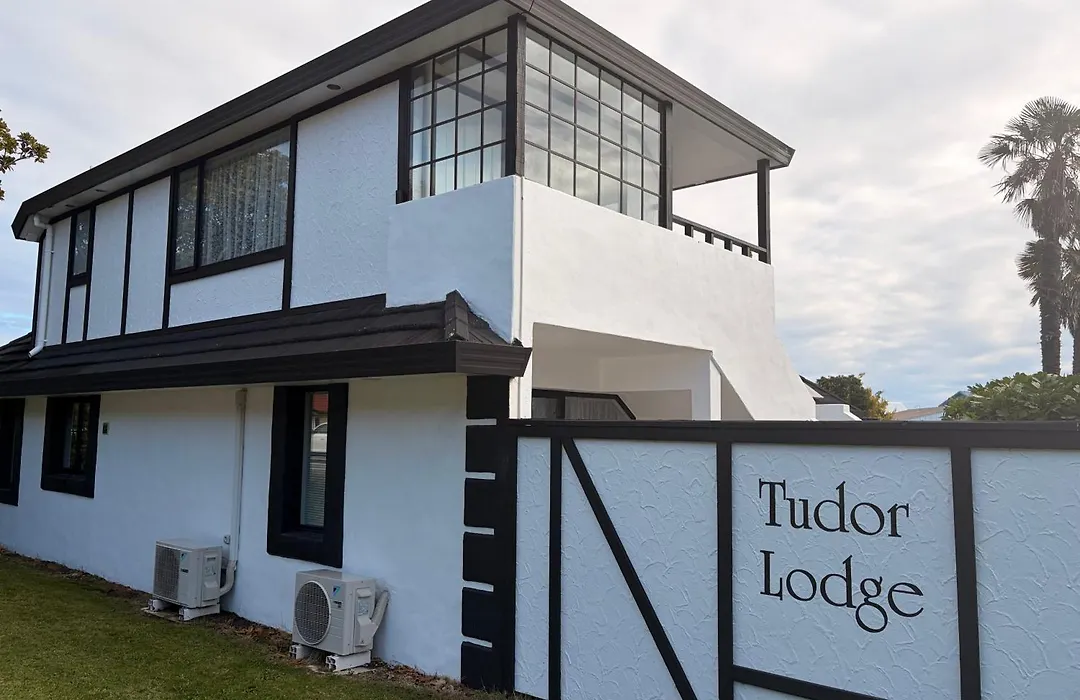 Tudor Lodge Motel-1