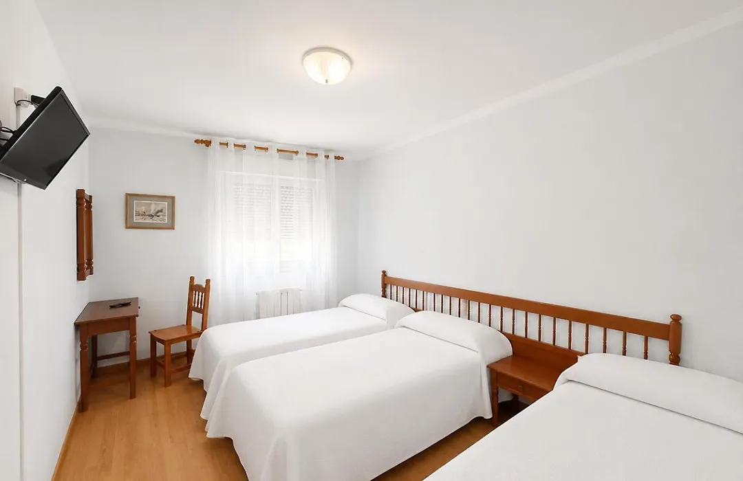 Hostal ** EC León-1