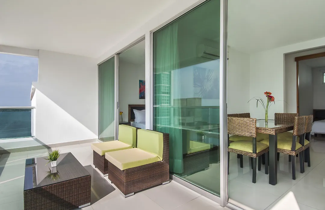 Travelers Orange Cartagena-1