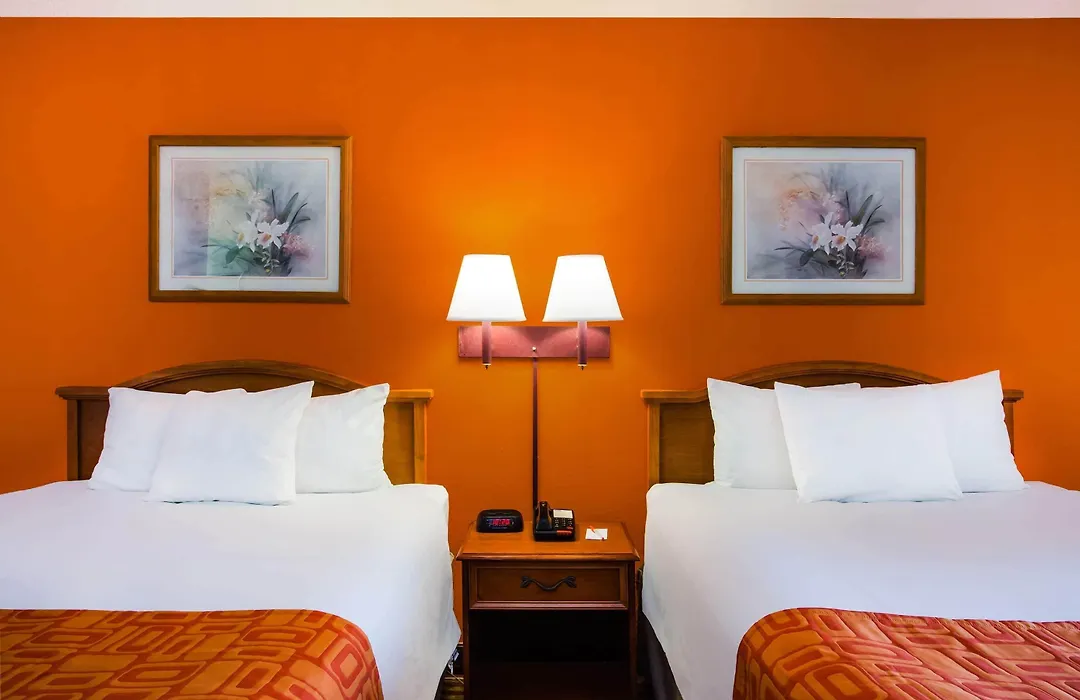 Howard Johnson By Wyndham Panama City-1
