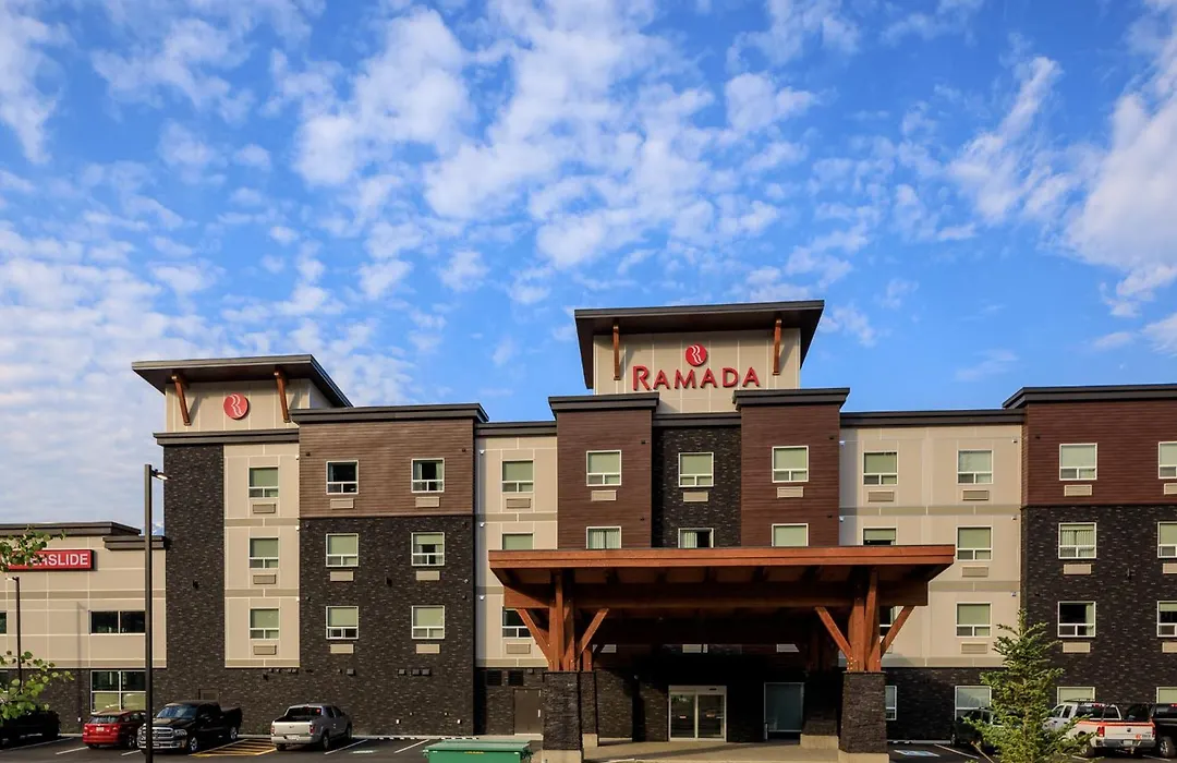 Ramada By Wyndham Revelstoke-1