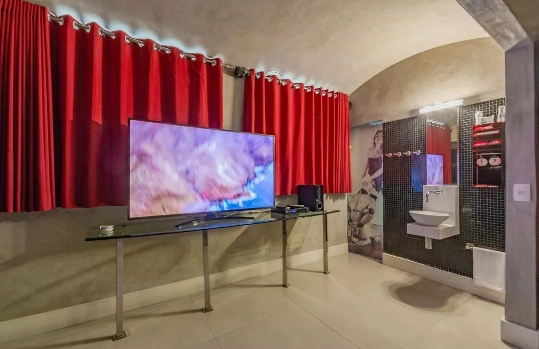 Spa Urbano Motel Adult Only-1