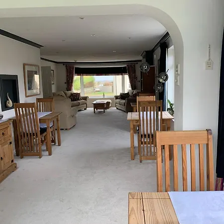 Ramsey House - Luxury Licensed B&B - Parking And Guest Lounge-2