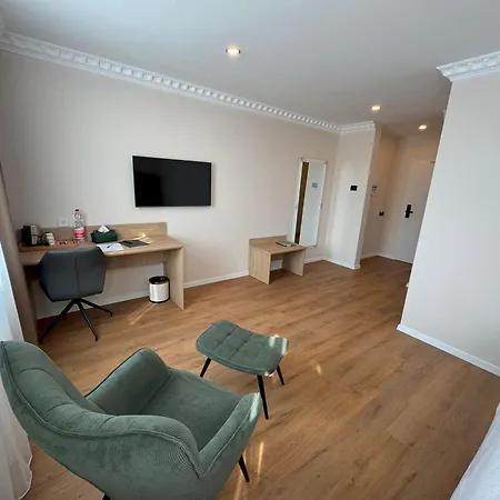 Promenaden Hotel-2
