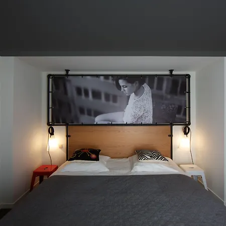 Zoom Hotel-3