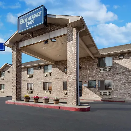 Super 8 By Wyndham Cozad-3