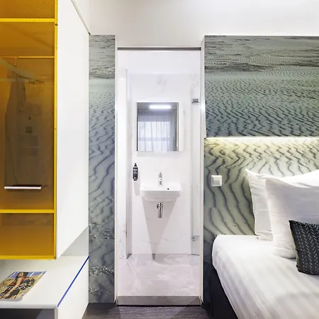 Ibis Styles Amsterdam Central Station-3