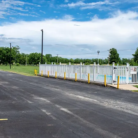 Americas Best Value Inn Chanute-2